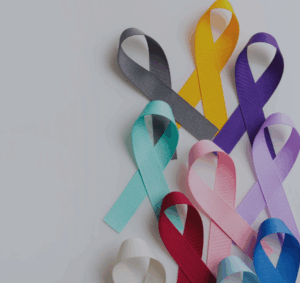 Cintas de colores representando distintos tipos de cancer y sus tratamientos asociados