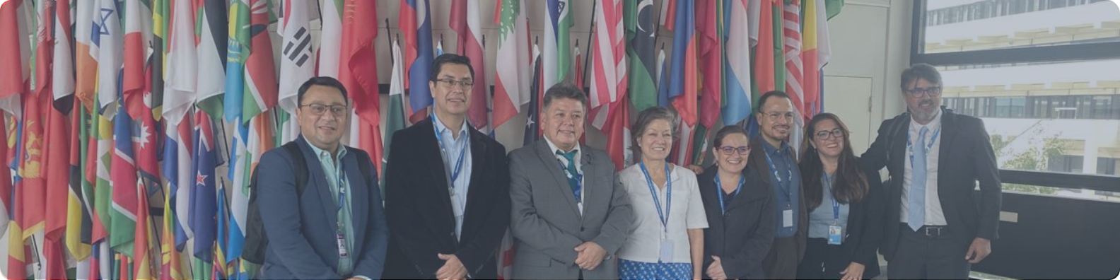 Dr. José Antonio Solís en conferencia internacional sobre radioterapia oncológica, junto a referentes de la salud mundial.